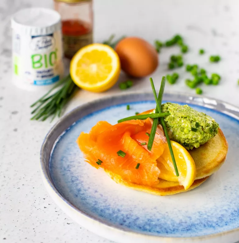 pancakes de printemps crème de petit pois et truite fumée