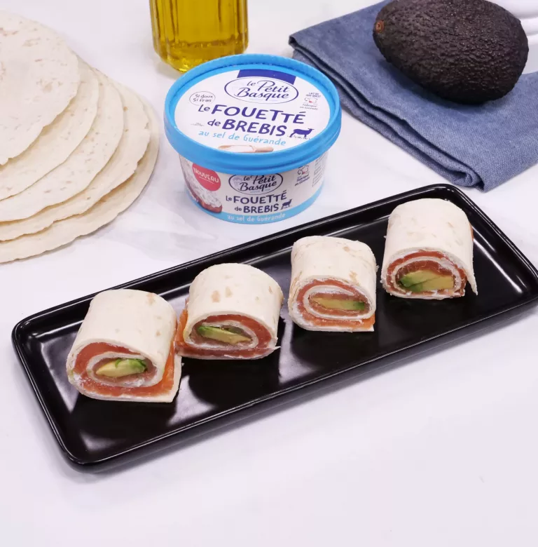 recette de roulés au saumon, avocat et fouetté de brebis Marmiton